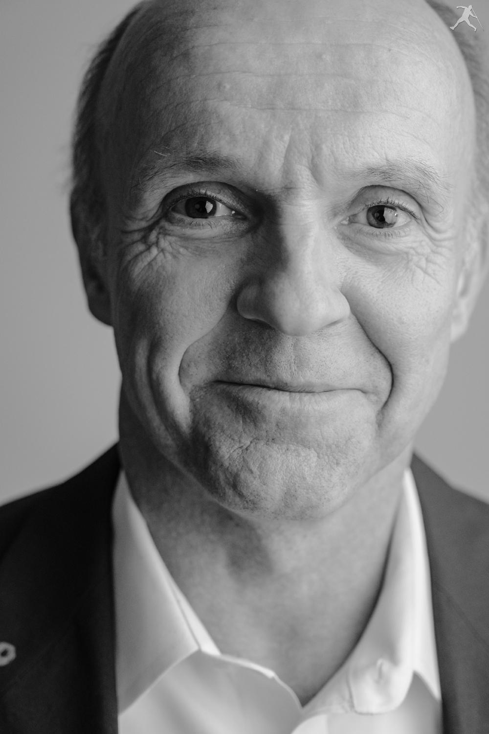 Roald Bradstock - The "Olympic Picasso" Roald Bradstock - The "Olympic Picasso"